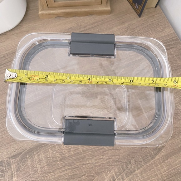 Rubbermaid Brilliance Food Storage Container for Pantry - Picture 3 of 5